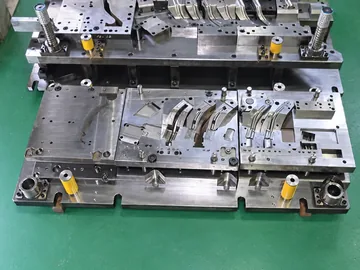 製作した金型の事例 1